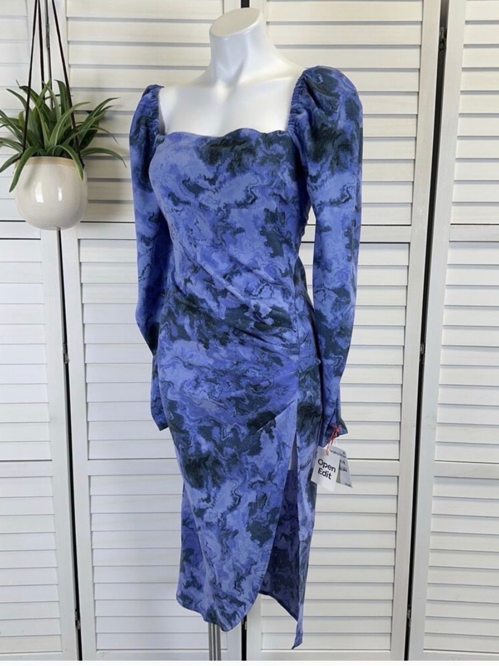 Blue Marble Long-Sleeve Sheath Dress